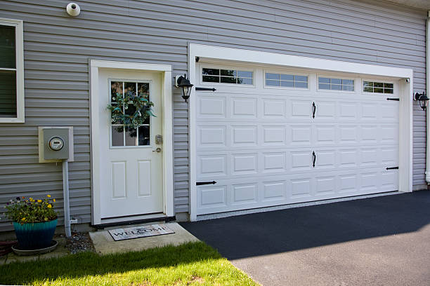 24/7 Emergency Garage Door Panel Replacement experts in Saratoga, CA